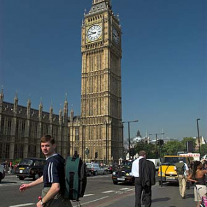 Parlamet z wieżą zegarową Big Ben w Londynie.